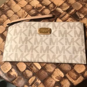mk  kors logo clutch wristlet nwot